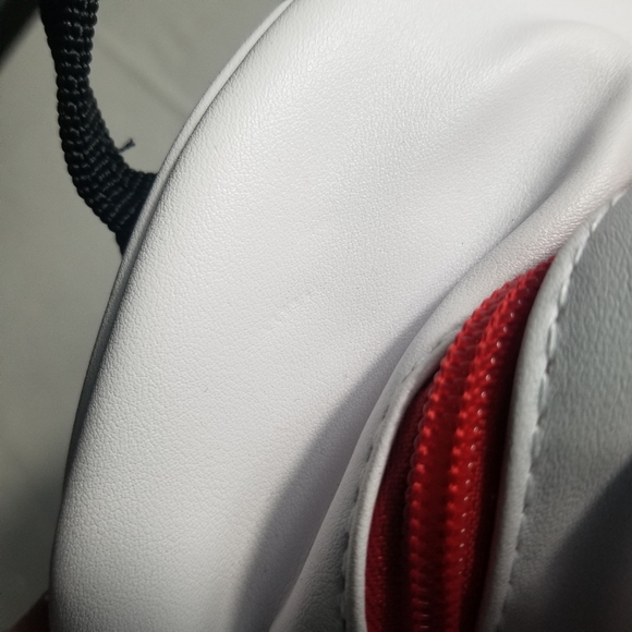 NWT HELLO KITTY WHITE WITH RED PURSE BACKPACK - Picture 15 of 16